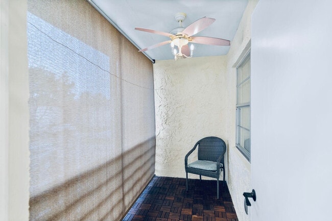 Building Photo - 129 Lake Carol Dr