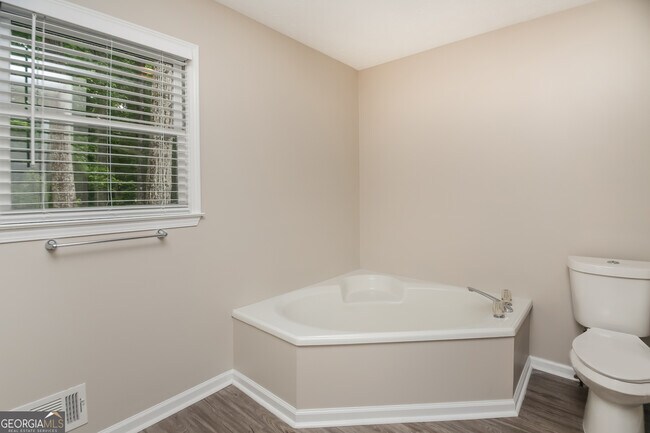 Building Photo - 133 Oak Landing Cir