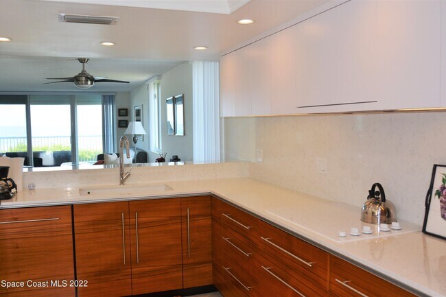 Building Photo - 1555 N Hwy A1A