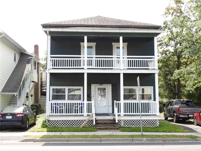Building Photo - 119 River St