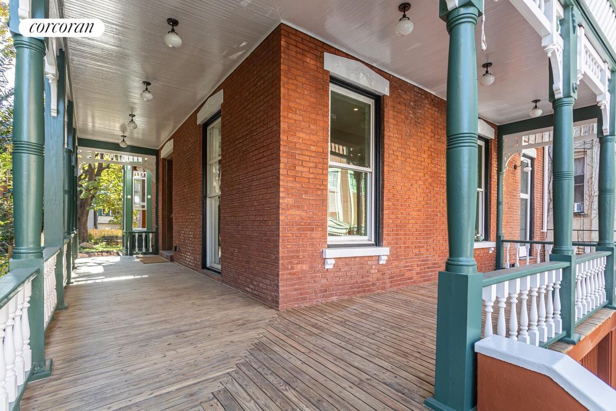 Building Photo - 1450 Pacific St