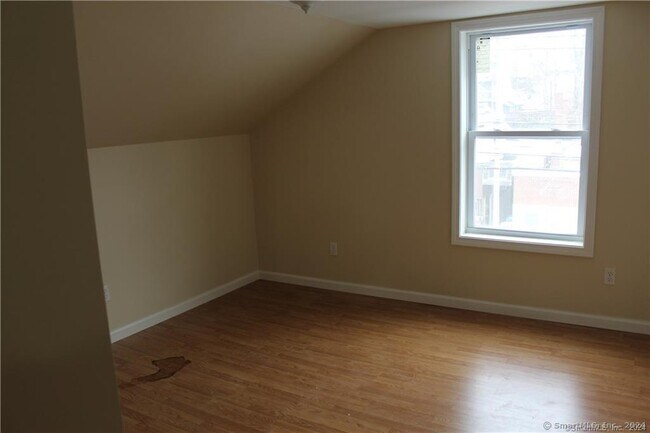 Building Photo - 539 Howe Ave