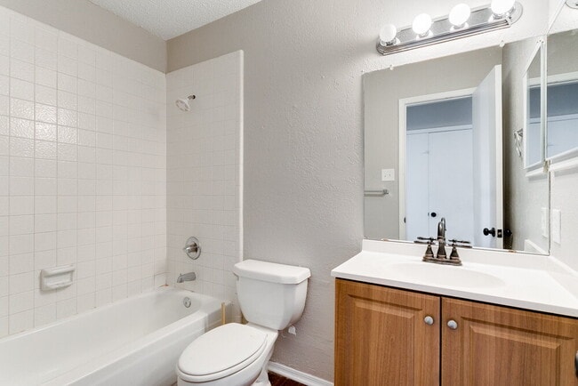 Building Photo - "Charming 3-Bedroom Retreat with 2 Full Baths in Rowlett – 1,894 Sq. Ft. of Comfort on Shipman St.!"