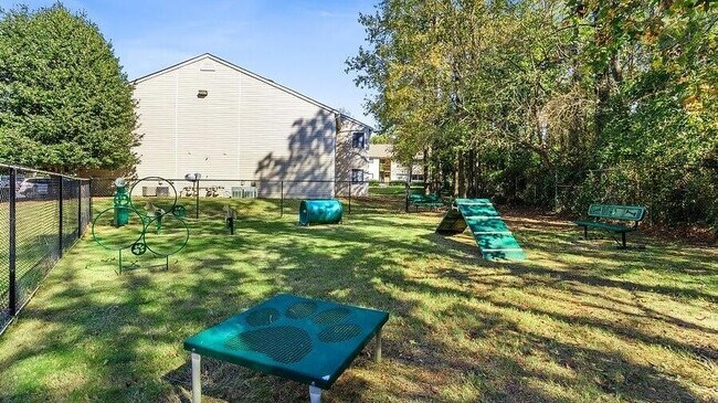 Building Photo - 3600 Park Lake Ln