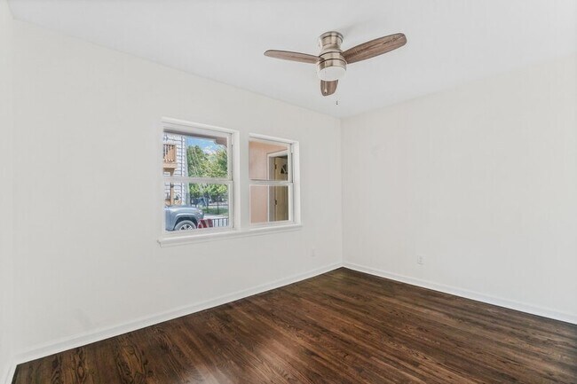 Building Photo - 316 24th St