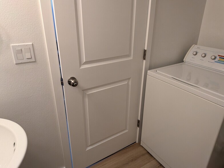 Building Photo - 1408 W Cora Ct