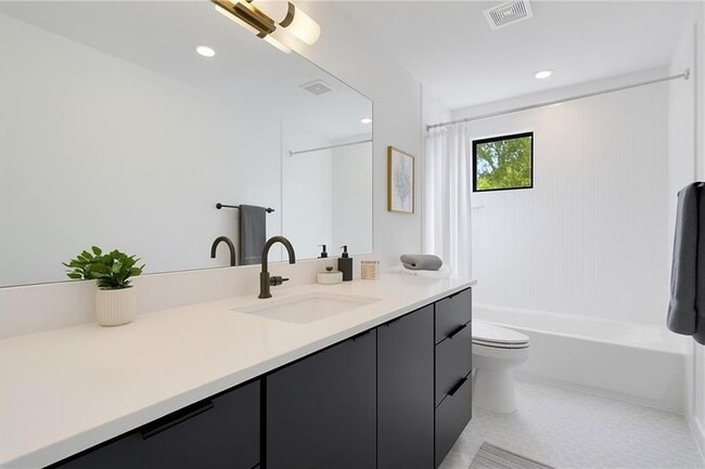 Building Photo - 1811 Willow St