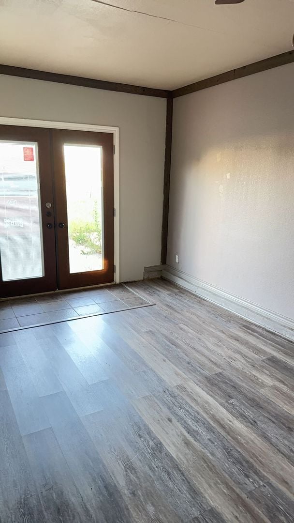 Building Photo - 3 bedroom 1.5 bathroom! HOUSING ACCEPTED!