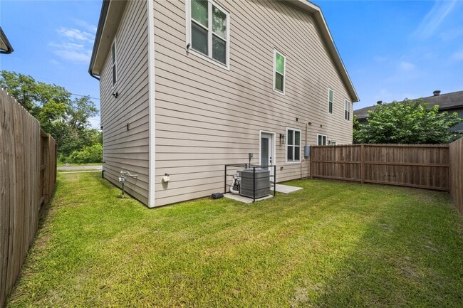 Building Photo - 7422 Mount St