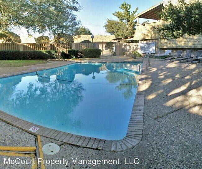 2 br, 2 bath House 2100 W Wadley 2100 Wadley Midland TX 79705