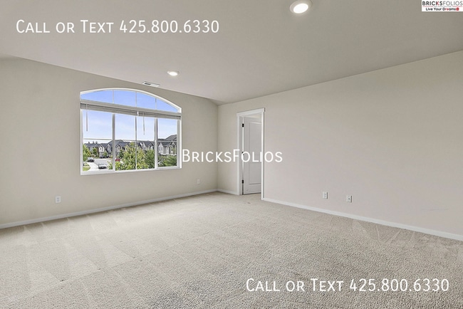 Building Photo - Your Dream Home Awaits in Puyallup – Bonus Offer Included!