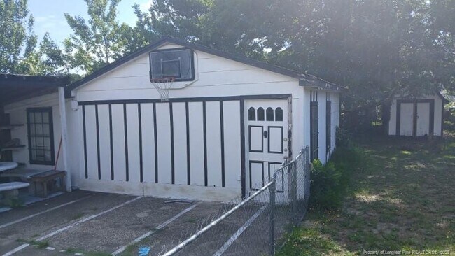 Building Photo - 1115 Poplar Dr