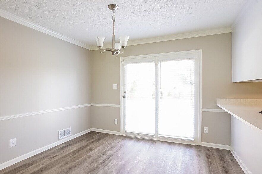 Building Photo - 529 Valleyview Dr