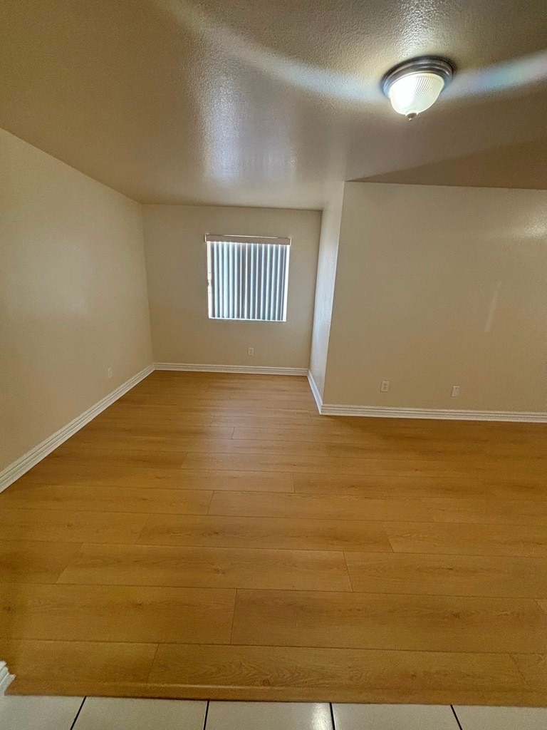 Building Photo - 828 W 71st St