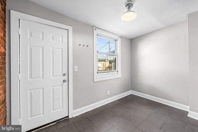 Building Photo - 223 Grundy St