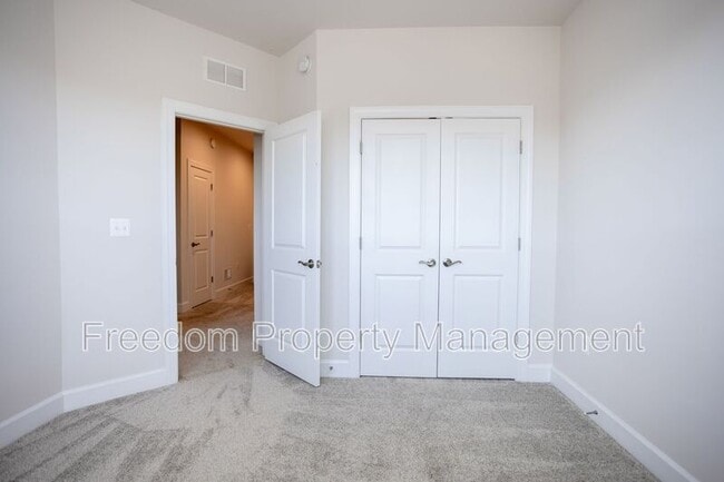 Building Photo - 9882 Hopkins Lp