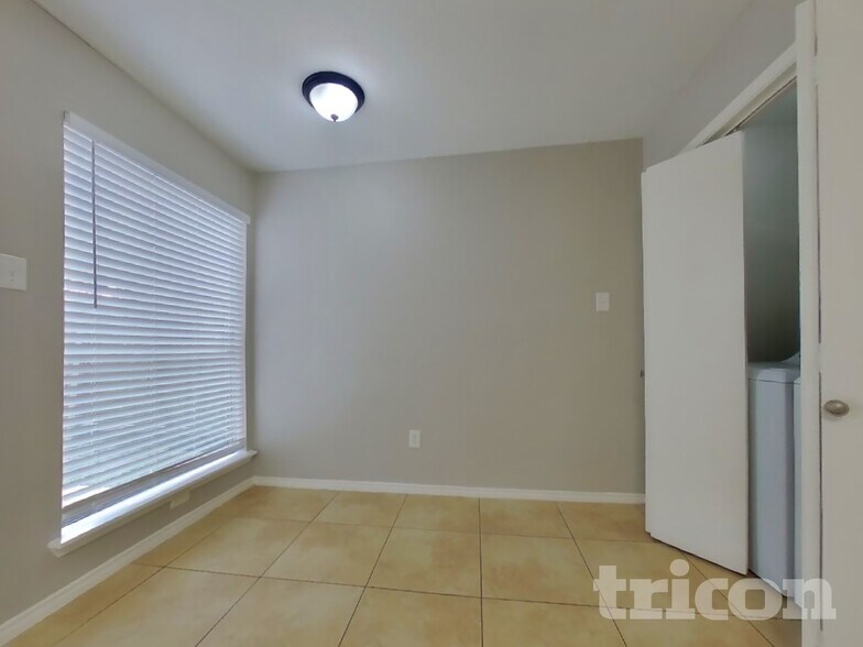 Building Photo - 16330 Tiburon Way