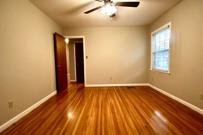 Building Photo - 536 Edgecrest Cir