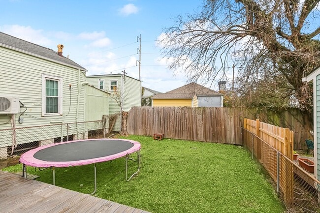 Building Photo - 2223-2225 St Andrew St