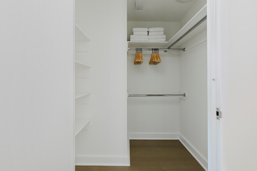Building Photo - 450 W 42nd St