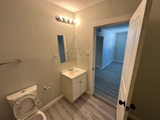 Building Photo - 1912 Gentry St