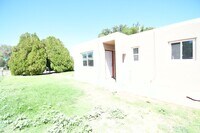 Building Photo - Charming 2bd/1ba Available for Move In