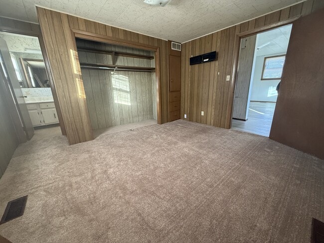 Building Photo - 1230 E 6th Ave