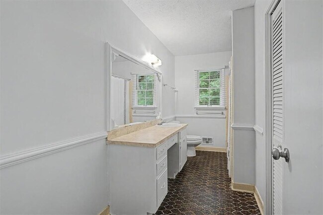 Building Photo - 2985 Fredrick Dr