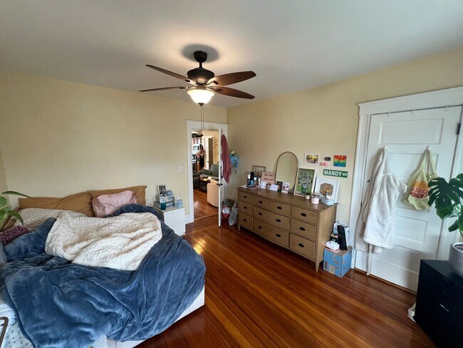 Building Photo - 9/1 Renovated 4BR/2BA with laundry in unit, AC near Porter/Harvard!