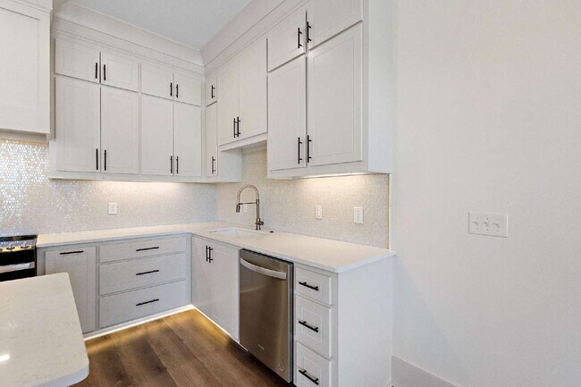 Building Photo - Luxury Townhome for Rent in Waterpointe | 3 Bed | 2.5 Bath | Private Courtyard