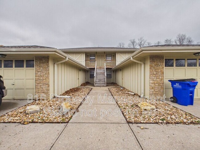 Building Photo - 1020 NE Lindsay Ave