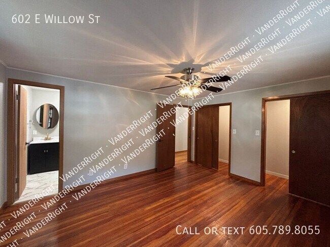 Building Photo - 602 E Willow St