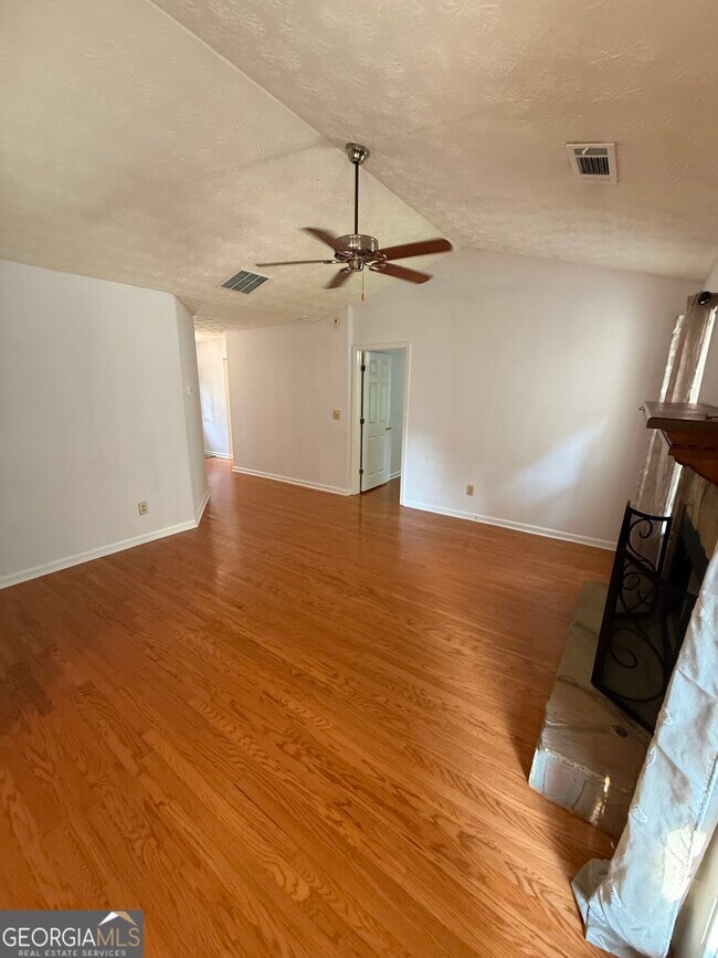 Building Photo - 3897 Saddlecreek Dr