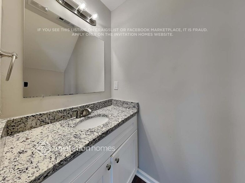 Building Photo - 2200 Ramblewood Cir