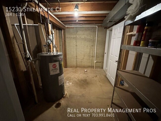 Building Photo - 15230 Streamside Ct