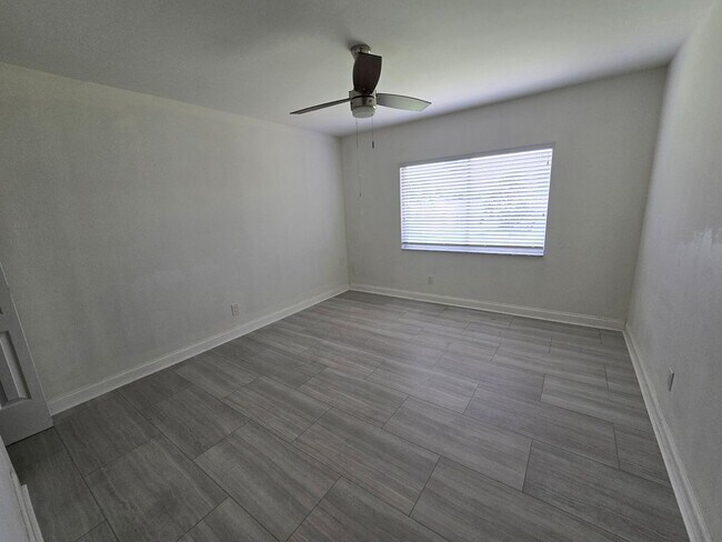 Building Photo - 3 Bedroom W/ Den + Office Space + 2 Car Garage and Fenced in Yard - Annual Rental