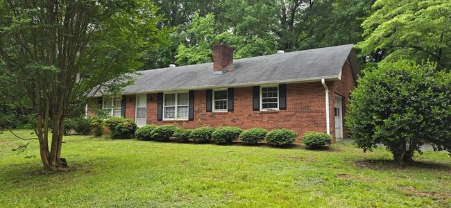 Building Photo - Nice private ranch in the woods