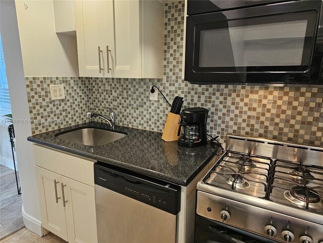 Building Photo - 622 15th St