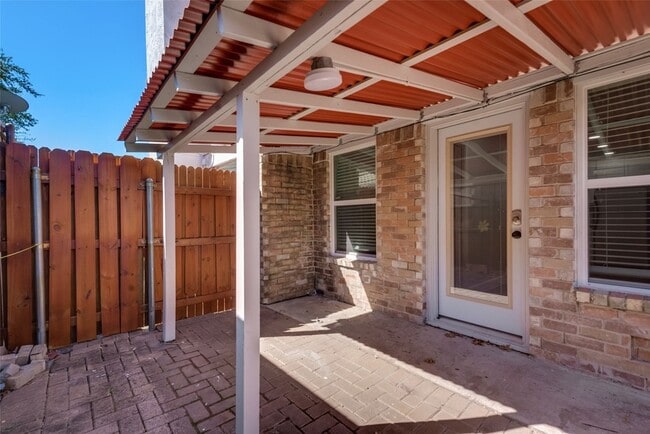 Building Photo - 3011 Modella Ave