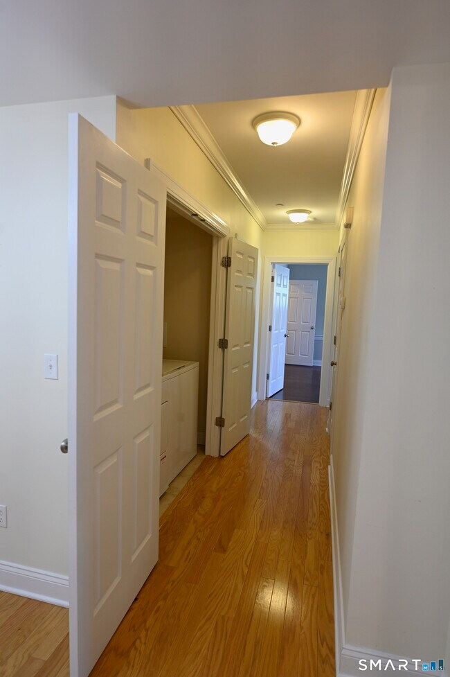 Building Photo - 95 South Ridge Lane