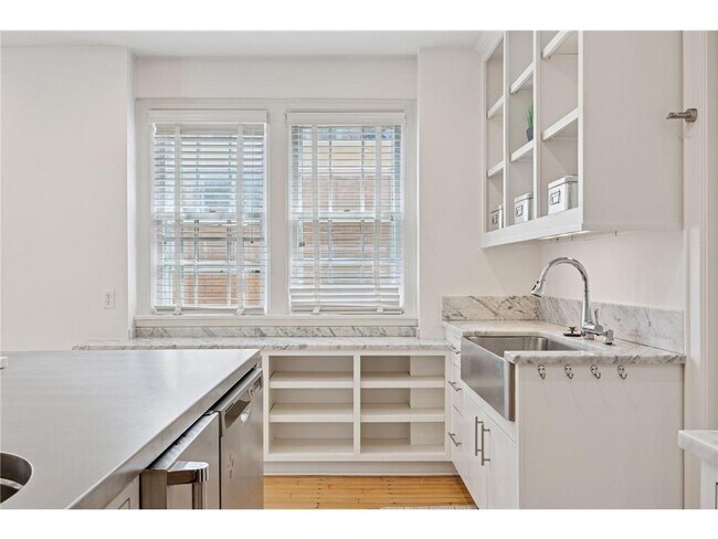 Building Photo - 1785 Dupont Ave S