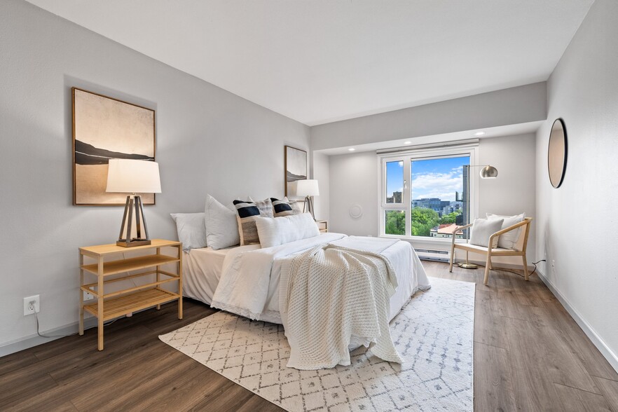 Building Photo - 121 Vine St