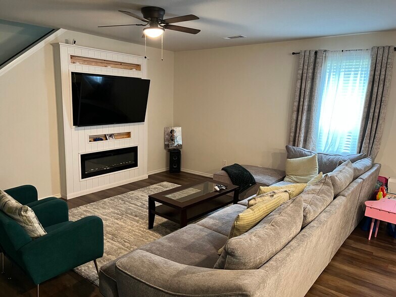 Building Photo - 1723 Cormorant Cres