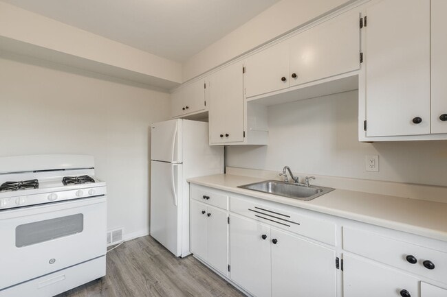Building Photo - 4204 N Olsen Ave