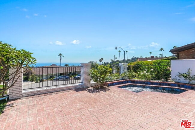 Building Photo - 1175 Las Pulgas Pl