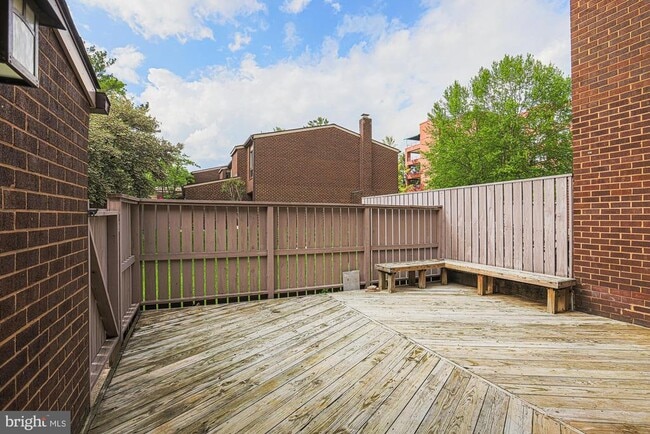 Building Photo - 17 Farmhouse Ct
