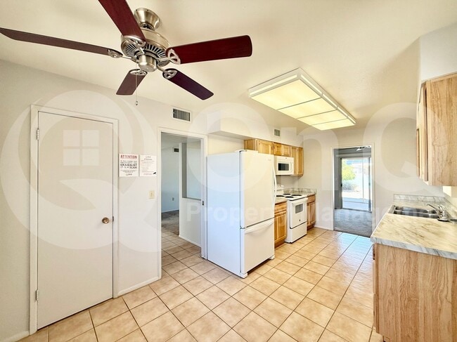 Building Photo - 10829 W Sarabande Cir