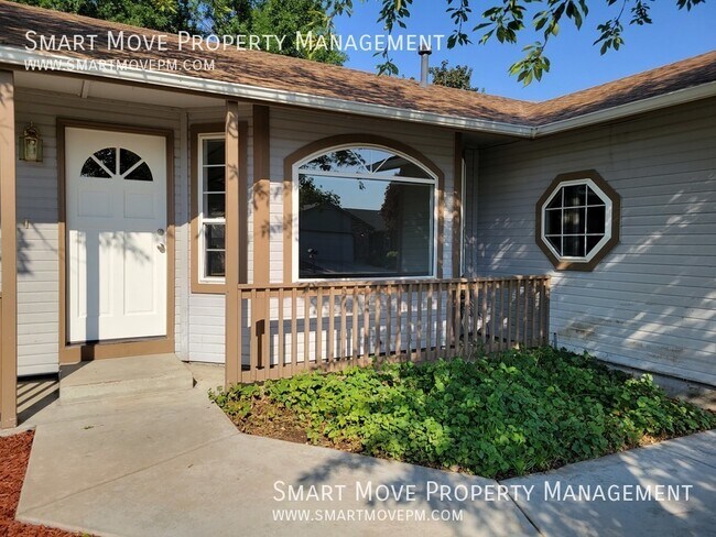 Building Photo - 2557 N Laughridge Ave