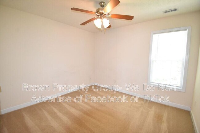 Building Photo - 165 Pender Rd