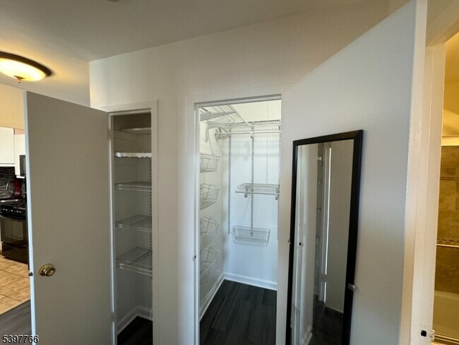 Building Photo - 285 Aycrigg Ave